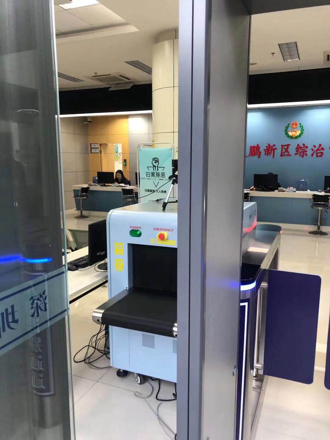 守門神安檢機安檢門等安檢設(shè)備在深圳市大鵬新區(qū)人民來訪接待廳安裝調(diào)試完成并投入使用