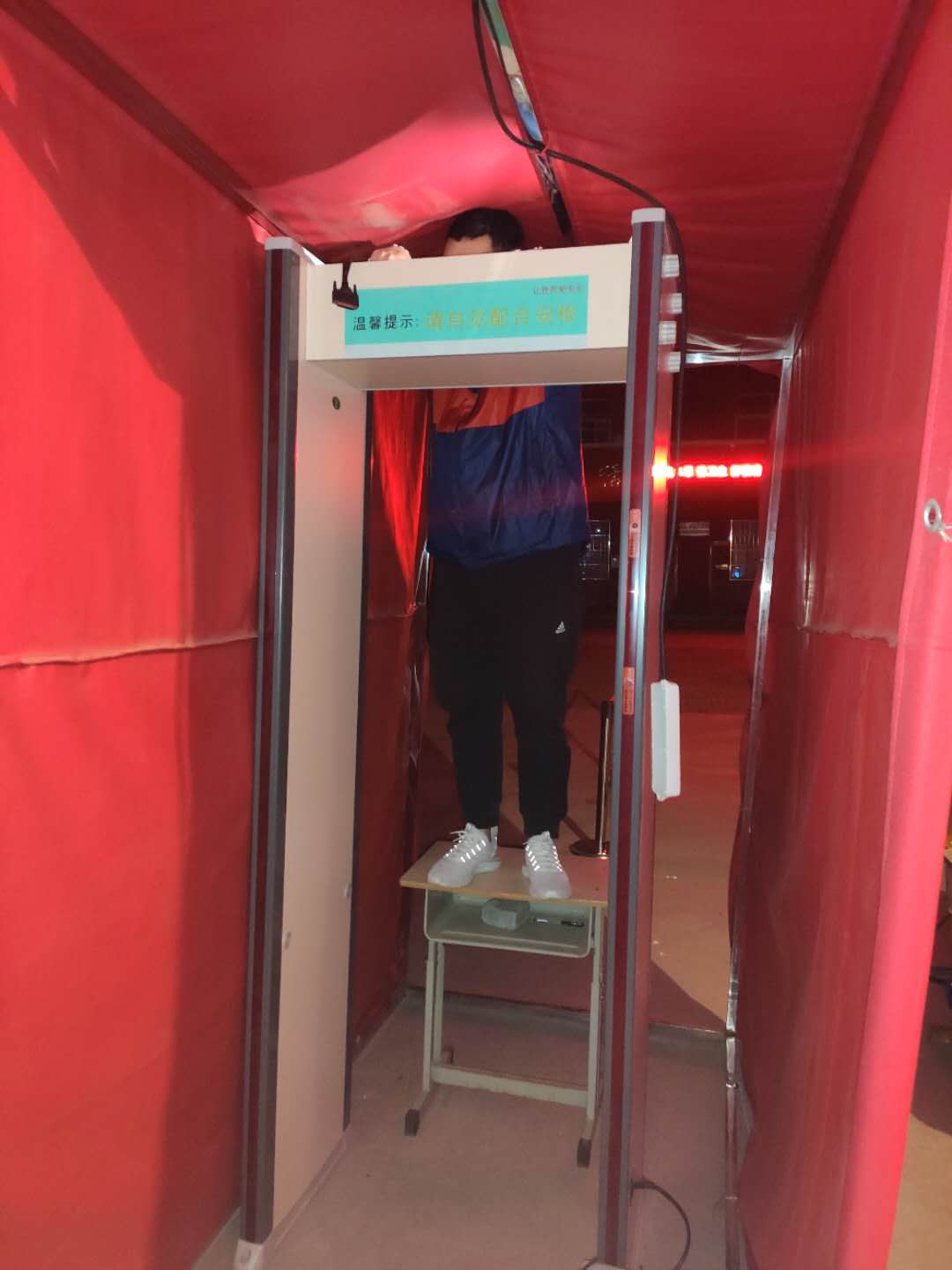 土林頭小學(xué)測(cè)溫門(mén)安裝現(xiàn)場(chǎng)